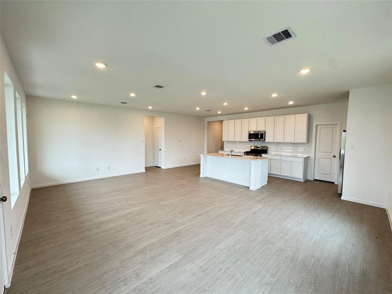 Pictures are representative of floor plan - not actual home for sale Pictures are representative of floor plan - not actual home for sale