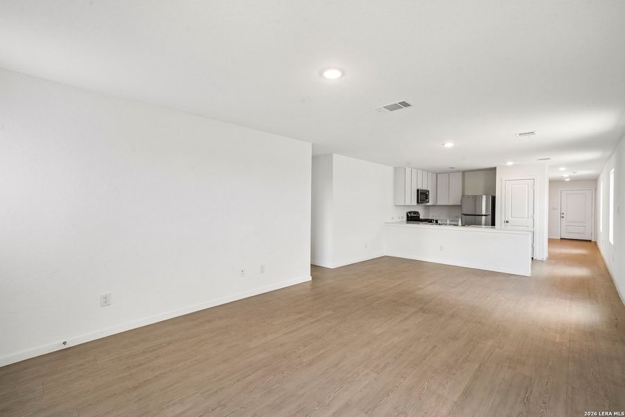 Spacious, unfurnished interior of a new home in , Marion (Image 12).