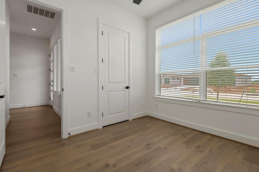Spacious, unfurnished interior of a new home in Hallimore Ranch, Rosenberg (Image 16). Spacious, unfurnished interior of a new home in Hallimore Ranch, Rosenberg (Image 16).