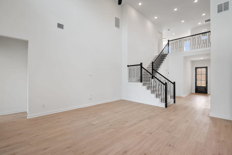 Spacious, unfurnished interior of a new home in Wolf Ranch, Georgetown (Image 31).