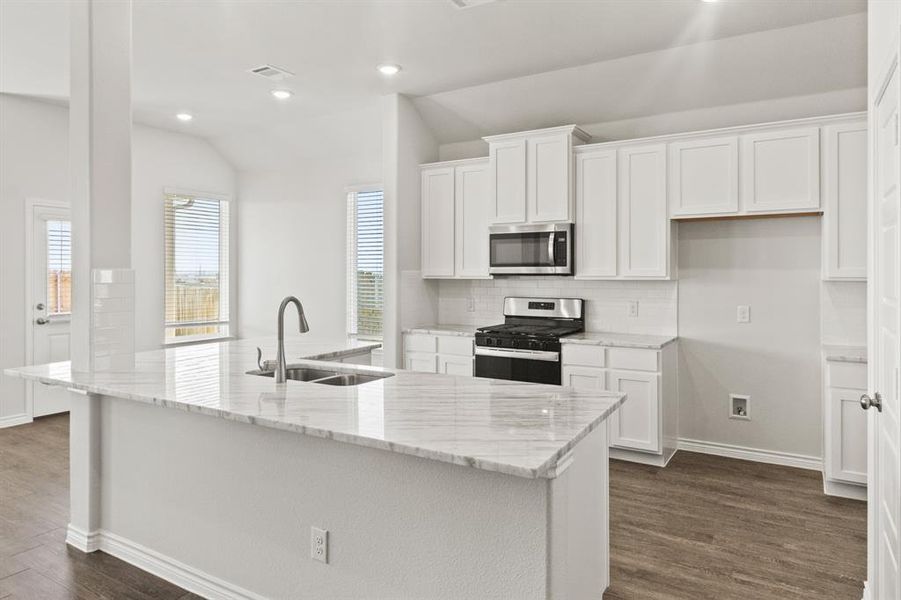 Furnished interior view inside a new home in Rocky Creek Crossing, Fort Worth (Image 6). Furnished interior view inside a new home in Rocky Creek Crossing, Fort Worth (Image 6).