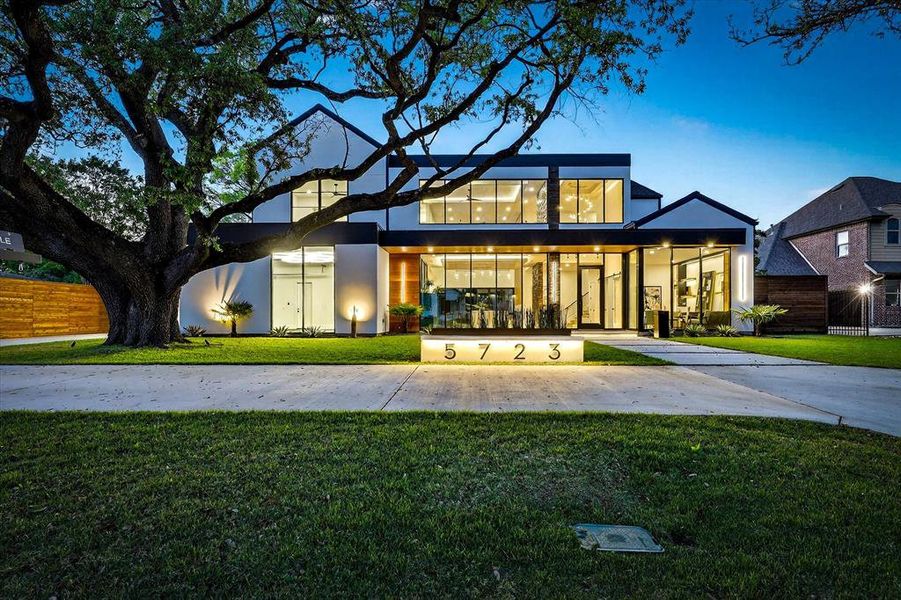 Exterior details and patio area of a home in , Dallas (Image 22).