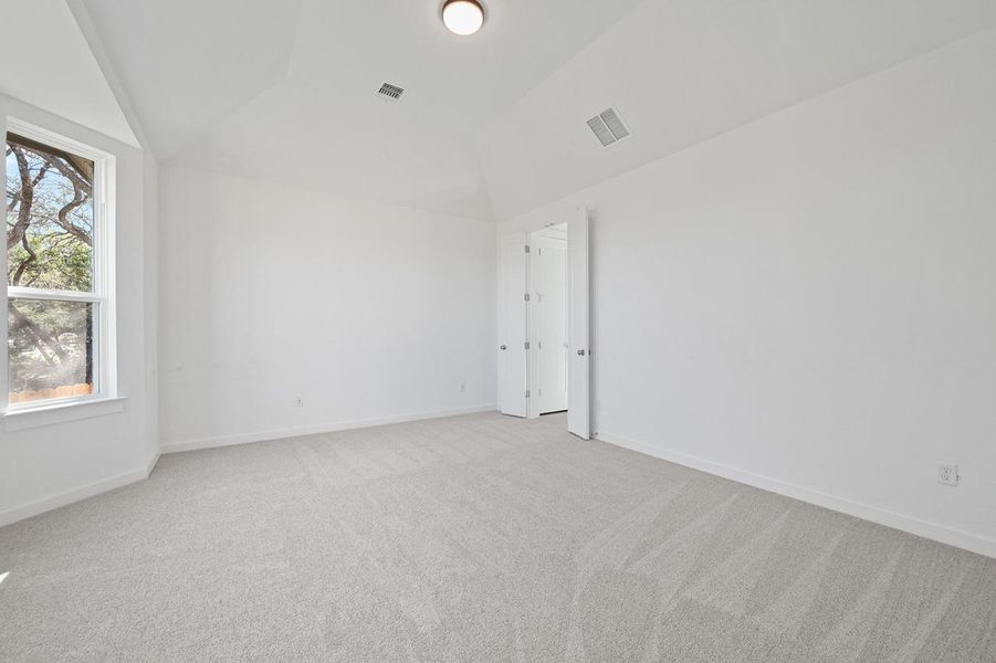 Spacious, unfurnished interior of a new home in 6 Creeks at Waterridge, Kyle (Image 10).