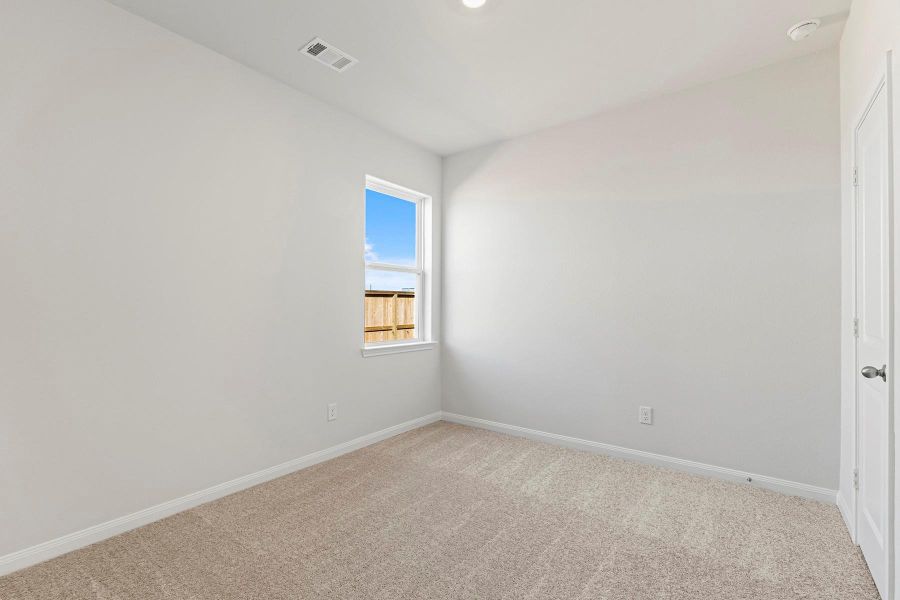 Spacious, unfurnished interior of a new home in Canterra Creek, Iowa Colony (Image 7).