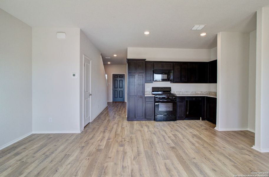 Spacious, unfurnished interior of a new home in Prairie Green, Converse (Image 12).