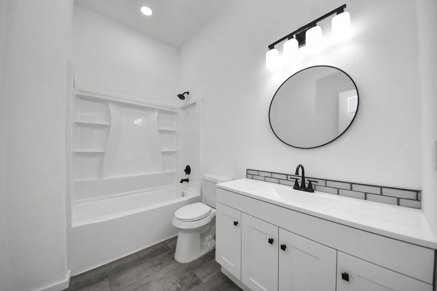 Furnished interior view inside a new home in , Baytown (Image 8).