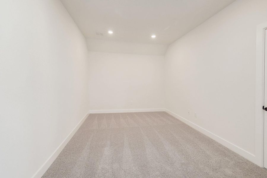 Spacious, unfurnished interior of a new home in Parmer Ranch - 60', Georgetown (Image 25).