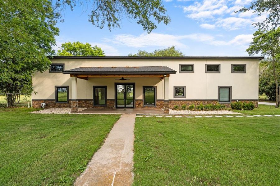Exterior details and patio area of a home in , Robinson (Image 21).
