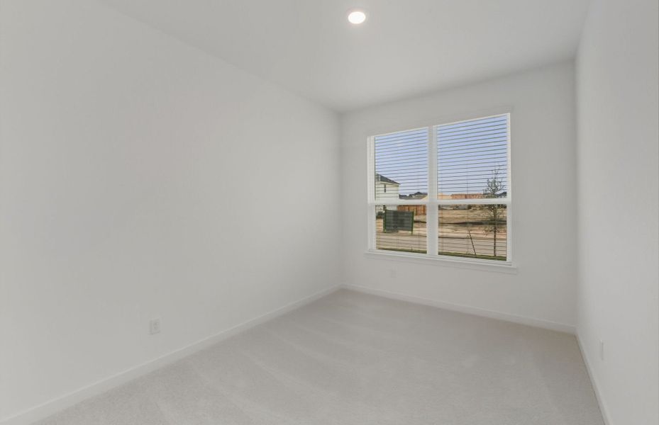 Spacious, unfurnished interior of a new home in Sunfield, Buda (Image 32).