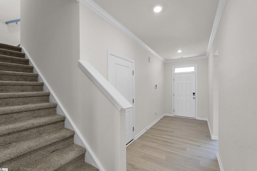 Spacious, unfurnished interior of a new home in Lynbrook, Boiling Springs (Image 13).
