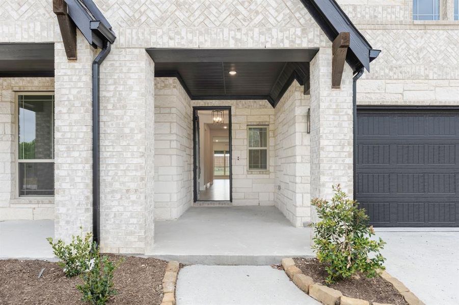 Exterior details and patio area of a home in Addison Hills, Cedar Hill (Image 4).