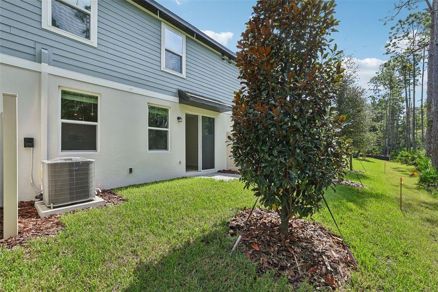 Exterior details and patio area of a home in Bradford Park, Ormond Beach (Image 4).