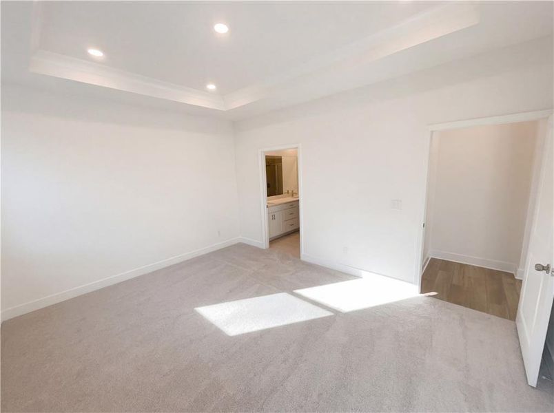 Spacious, unfurnished interior of a new home in , Sharpsburg (Image 14).