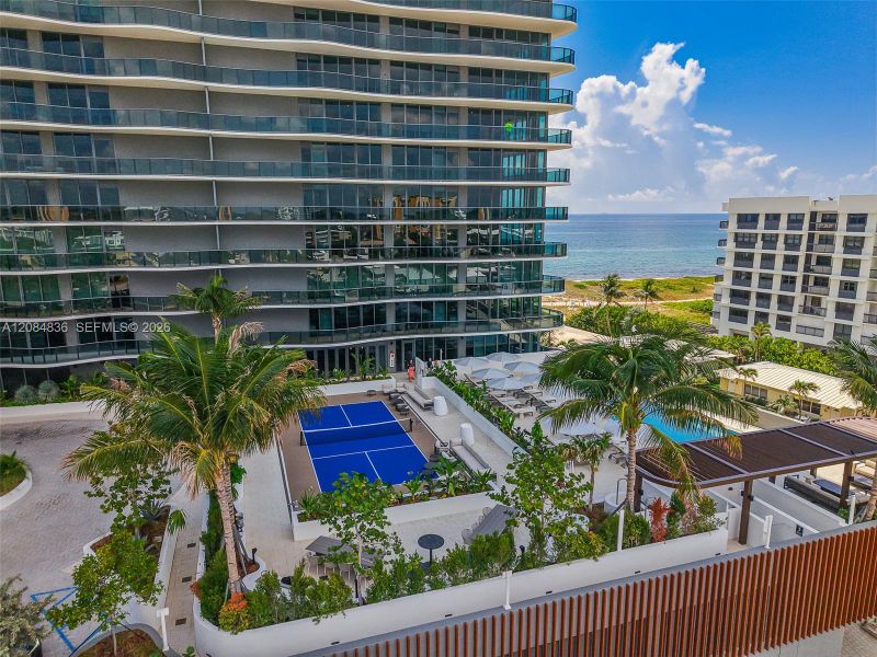 Condo located in Pompano Beach, FL showcasing its design and architecture (Image 28).