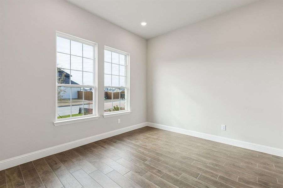 Spacious, unfurnished interior of a new home in Venetian, Weston (Image 16).