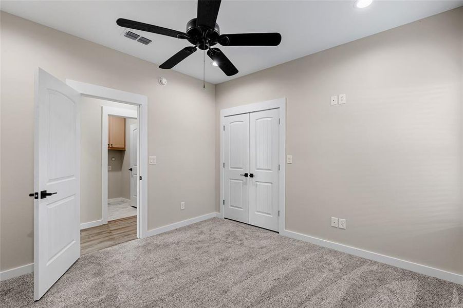 Spacious, unfurnished interior of a new home in , Sulphur Springs (Image 16).