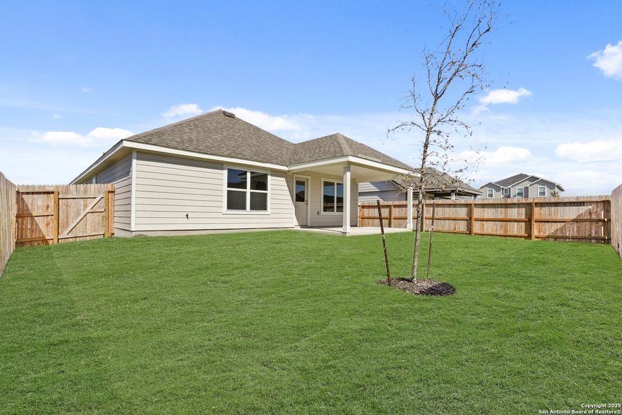 Exterior details and patio area of a home in Swenson Heights, Seguin (Image 19).