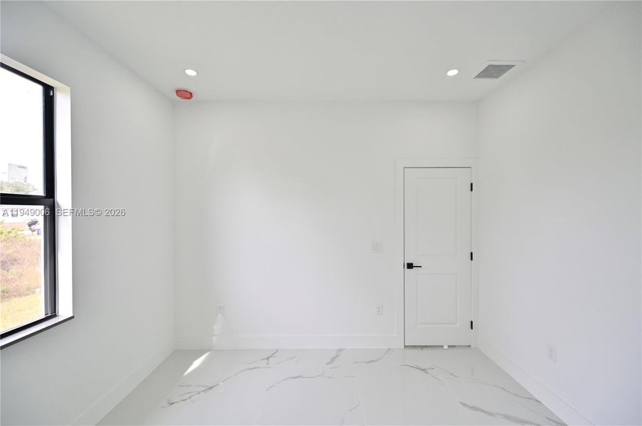 Spacious, unfurnished interior of a new home in , Lehigh Acres (Image 45).