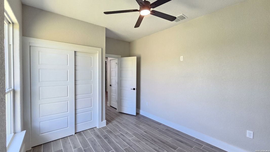 Spacious, unfurnished interior of a new home in , Atascosa (Image 31).