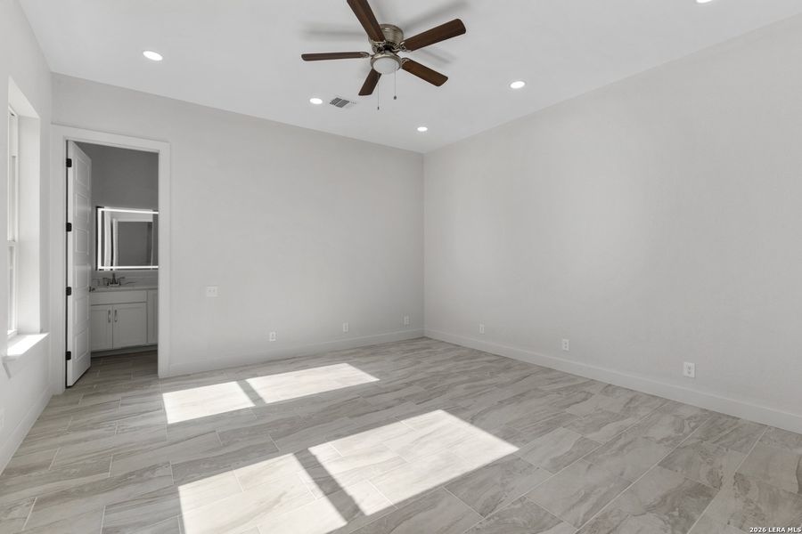 Spacious, unfurnished interior of a new home in , San Antonio (Image 38).