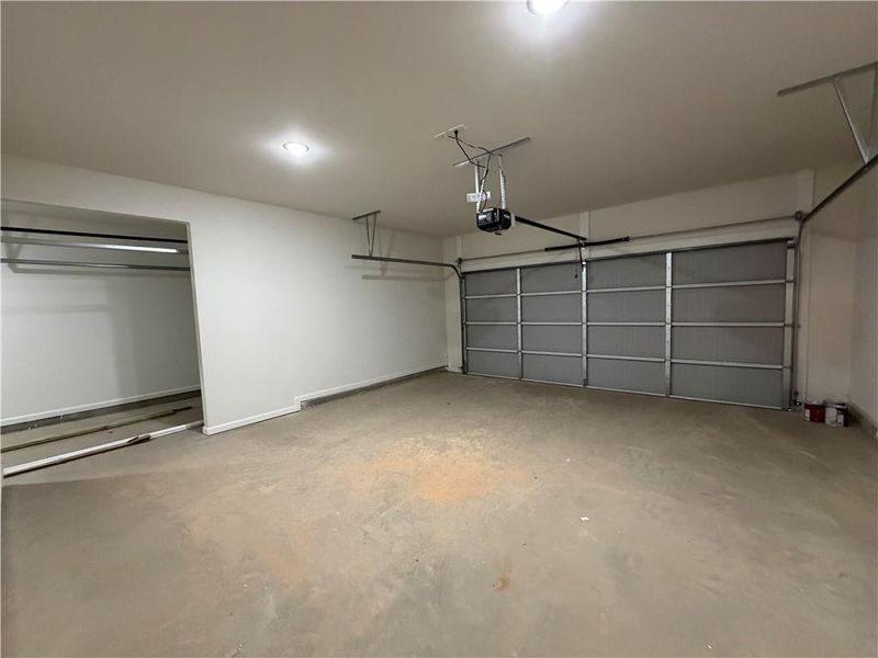 Spacious, unfurnished interior of a new home in , Jefferson (Image 32).