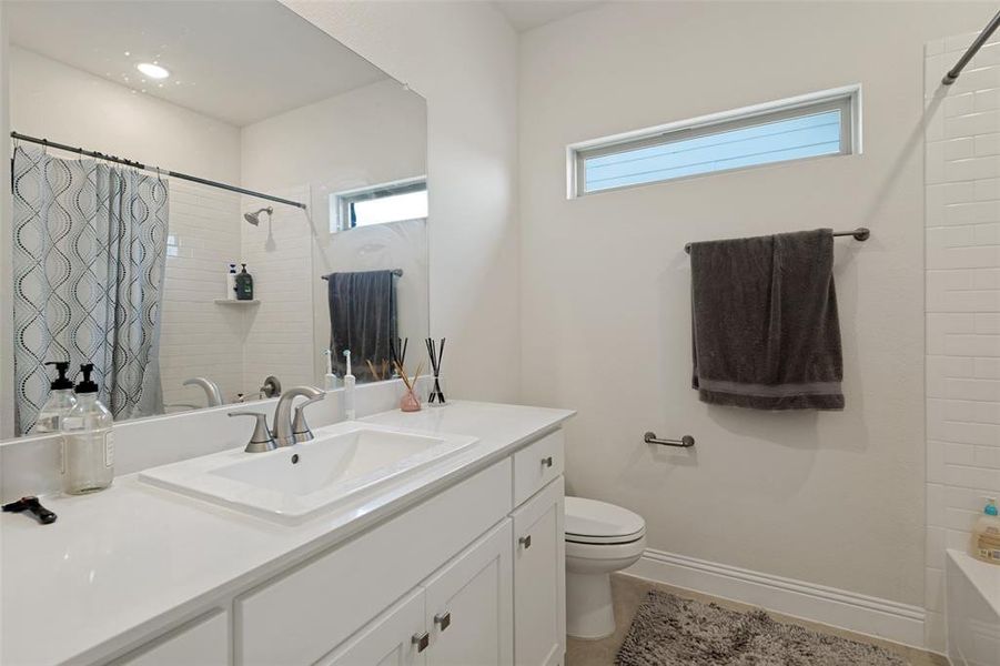 Furnished interior view inside a new home in Bayside, Rowlett (Image 25). Furnished interior view inside a new home in Bayside, Rowlett (Image 25).