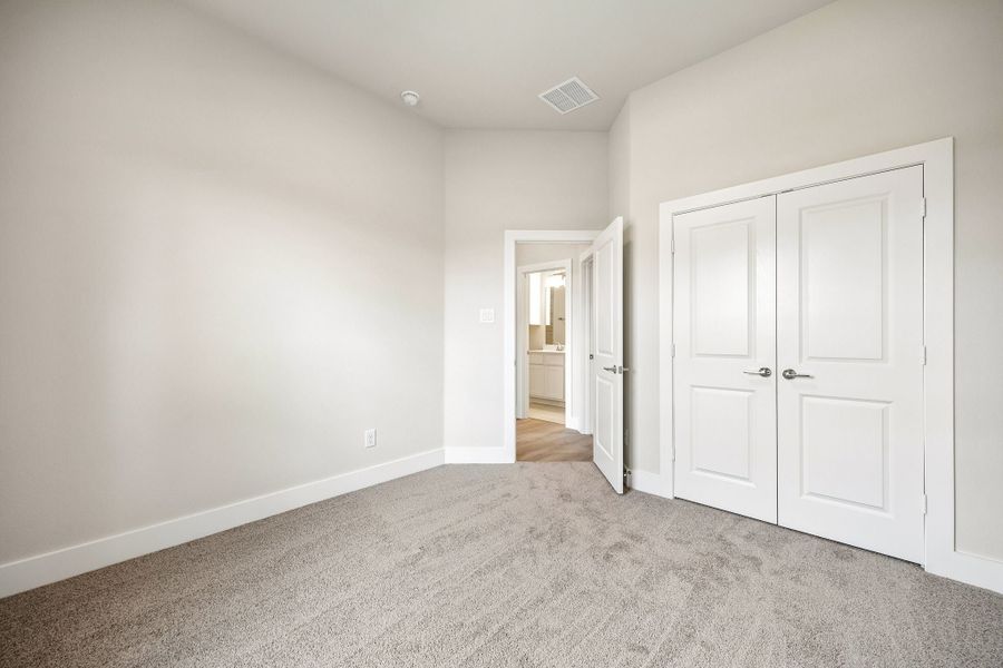 Spacious, unfurnished interior of a new home in Dove Hollow, Waxahachie (Image 29). Spacious, unfurnished interior of a new home in Dove Hollow, Waxahachie (Image 29).