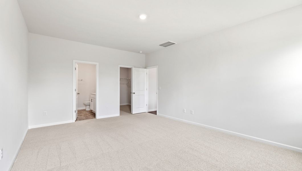 Spacious, unfurnished interior of a new home in Hunters Ridge, Woodruff (Image 24).