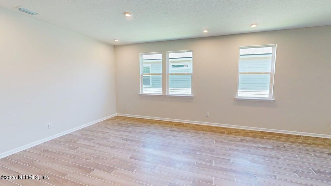 Spacious, unfurnished interior of a new home in Lakes at Bella Lago, Green Cove Springs (Image 11).