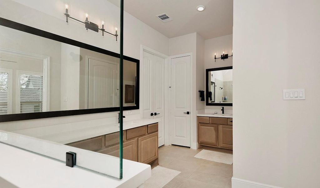 Furnished interior view inside a new home in Chambers Creek, Willis (Image 8). Furnished interior view inside a new home in Chambers Creek, Willis (Image 8).