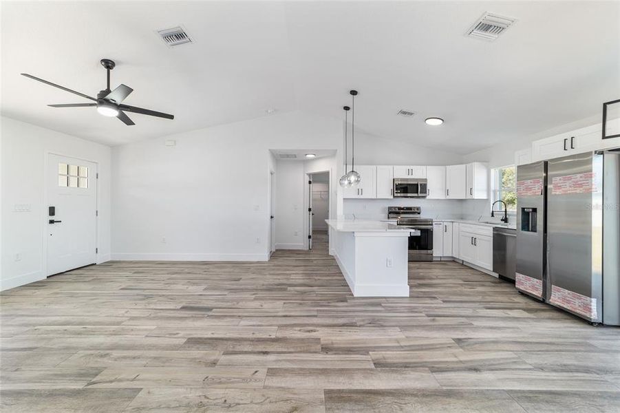 Spacious, unfurnished interior of a new home in , Dunnellon (Image 21).
