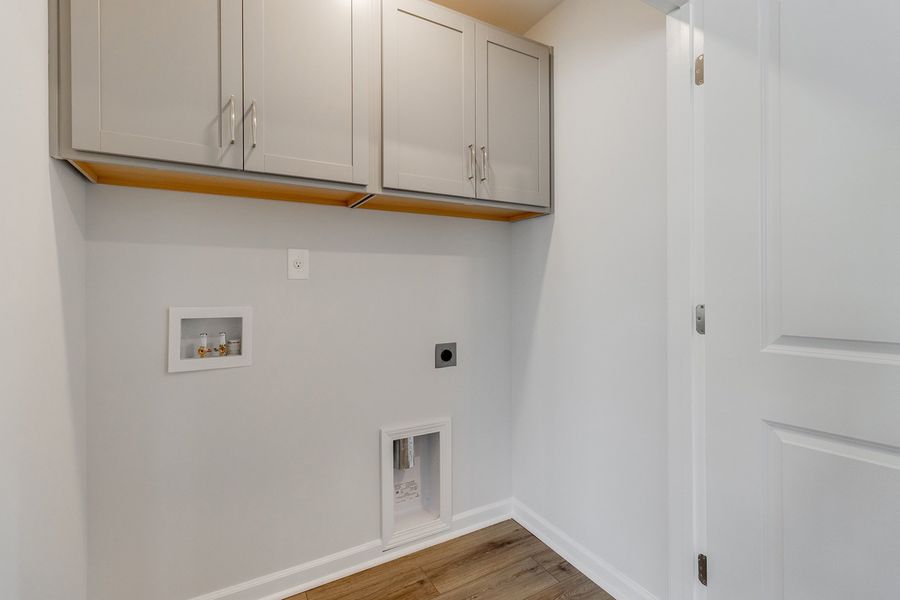 Spacious, unfurnished interior of a new home in Astoria, Columbia (Image 23).