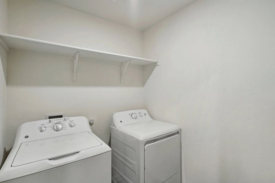 Representative interior finishes for a home built from the Crescent by Starlight Homes in Coyote Meadows, Anna (Image 14).