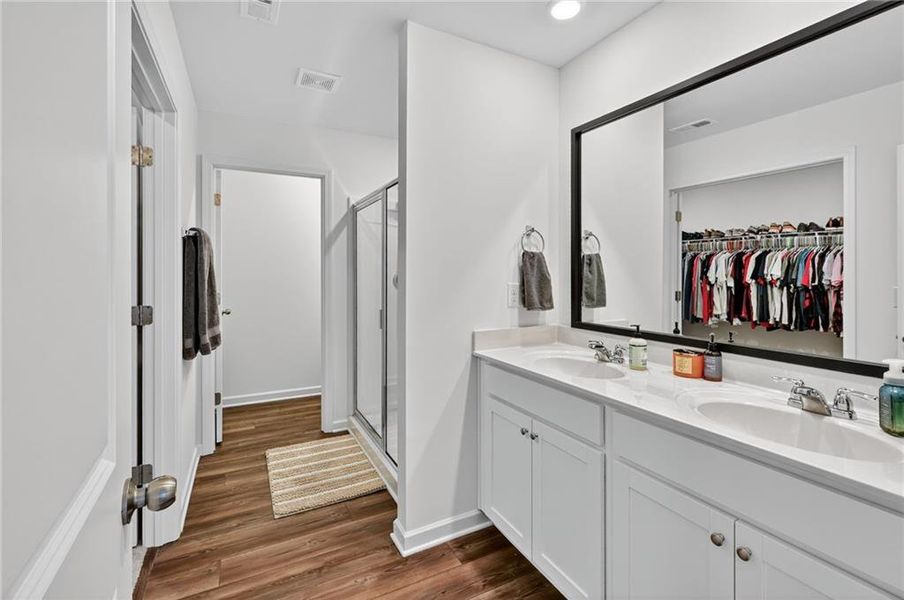 Furnished interior view inside a new home in , Union City (Image 30).