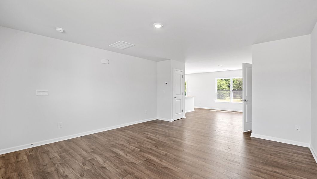 Spacious, unfurnished interior of a new home in Tyger Pines, Moore (Image 23).