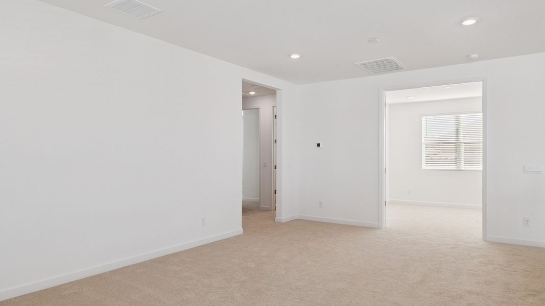 Spacious, unfurnished interior of a new home in Aloravita, Peoria (Image 27).