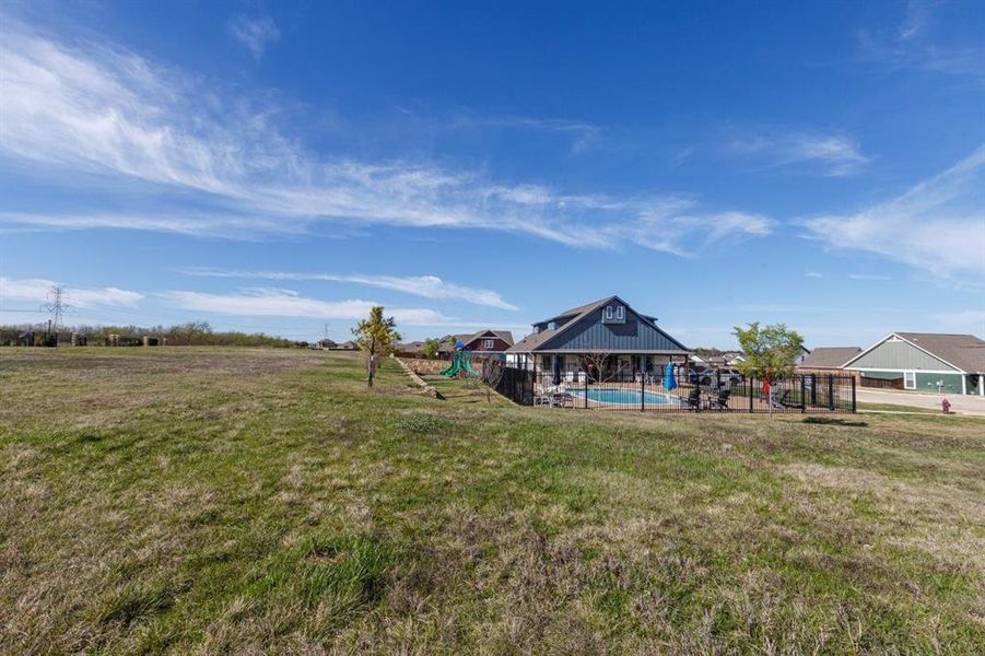 Community amenities in Heritage Towne, Grand Prairie (Image 27).