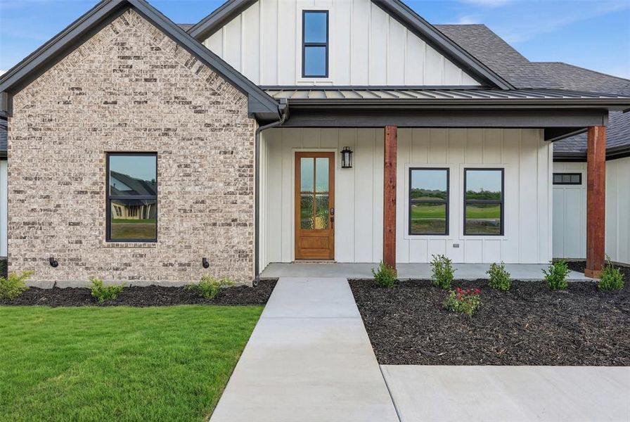 Exterior details and patio area of a home in , Weatherford (Image 3).