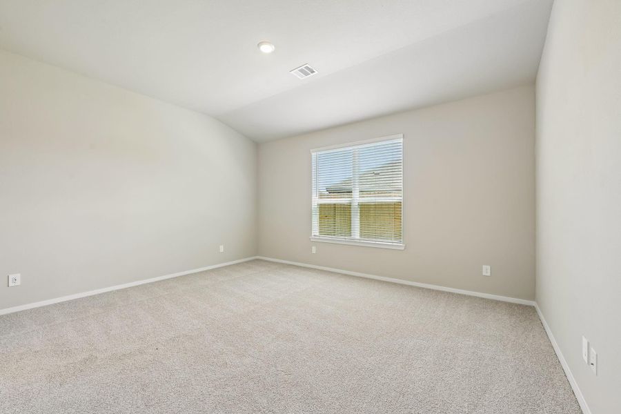 Spacious, unfurnished interior of a new home in Heights of Barbers Hill, Baytown (Image 25).