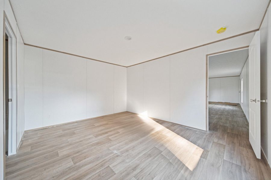 Spacious, unfurnished interior of a new home in , St. Matthews (Image 24).