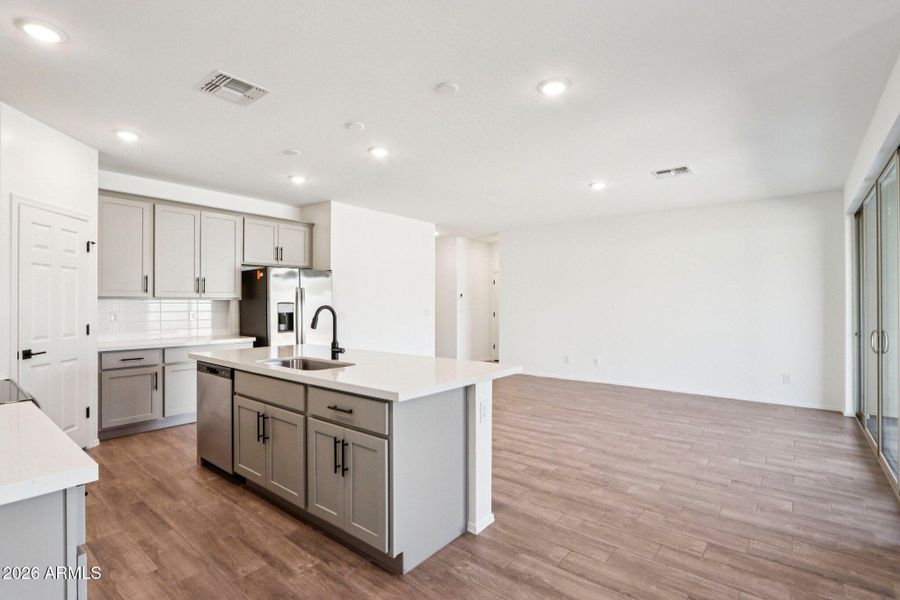 10-web-or-mls-W Bowker St-S2703-010