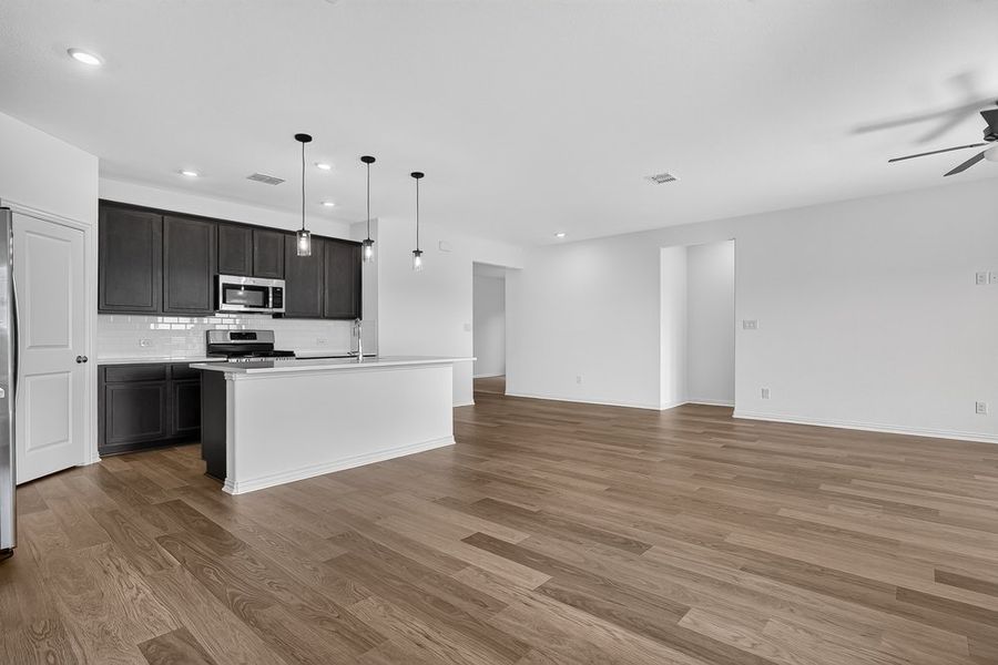 Spacious, unfurnished interior of a new home in Parks at Foster Crossing, Anna (Image 17). Spacious, unfurnished interior of a new home in Parks at Foster Crossing, Anna (Image 17).