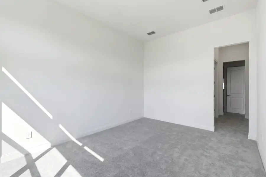 Spacious, unfurnished interior of a new home in Tamarack at Two Rivers, Zephyrhills (Image 20).