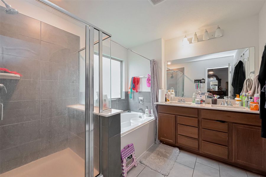 Furnished interior view inside a new home in Deer Run Meadows, Richmond (Image 11). Furnished interior view inside a new home in Deer Run Meadows, Richmond (Image 11).