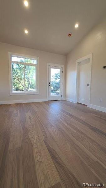 Spacious, unfurnished interior of a new home in , Crestone (Image 34).