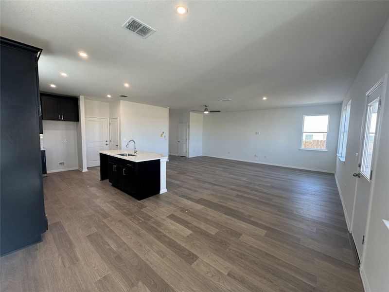 Spacious, unfurnished interior of a new home in Porter Country, Buda (Image 11). Spacious, unfurnished interior of a new home in Porter Country, Buda (Image 11).