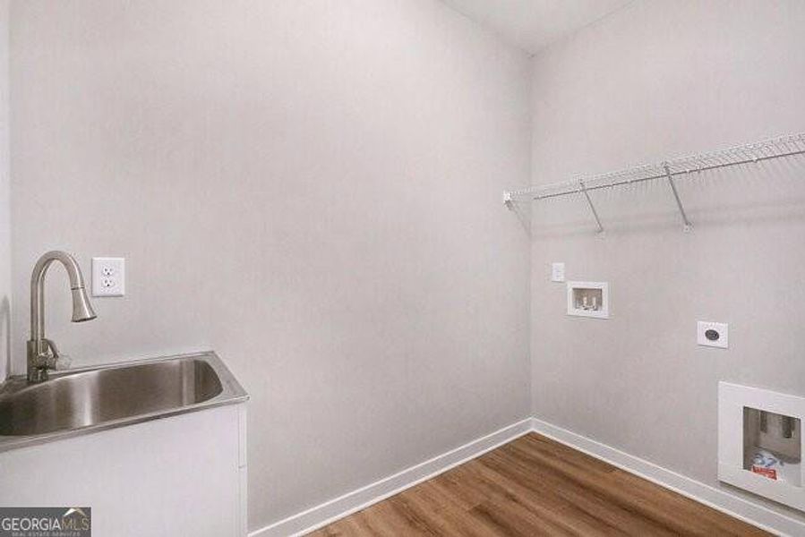 Spacious, unfurnished interior of a new home in , Clermont (Image 9).