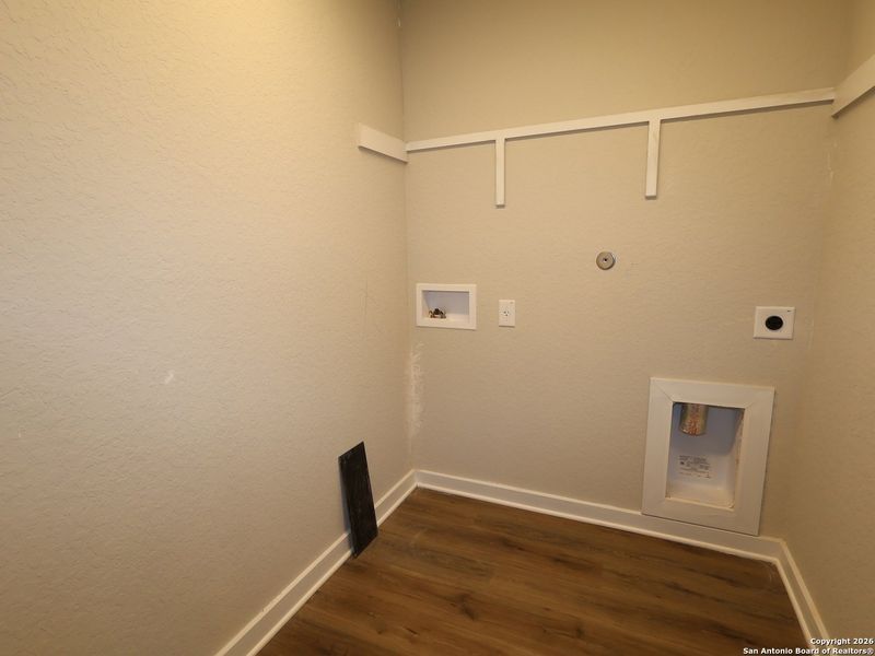 Spacious, unfurnished interior of a new home in Winding Brook, San Antonio (Image 32).