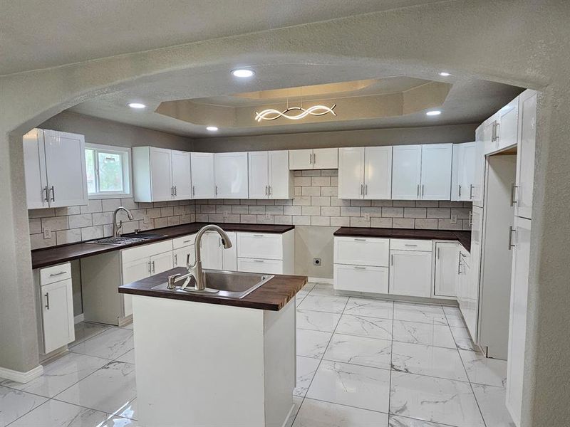 Furnished interior view inside a new home in , Marlin (Image 3).