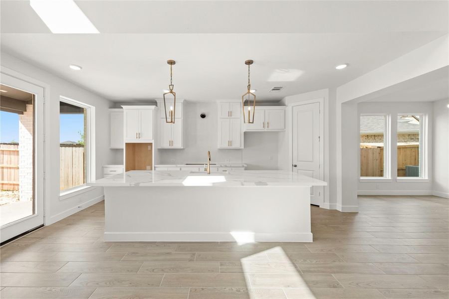 Representative image. Features, selections and colors may vary.